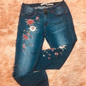 embroidered skinny capri jeans